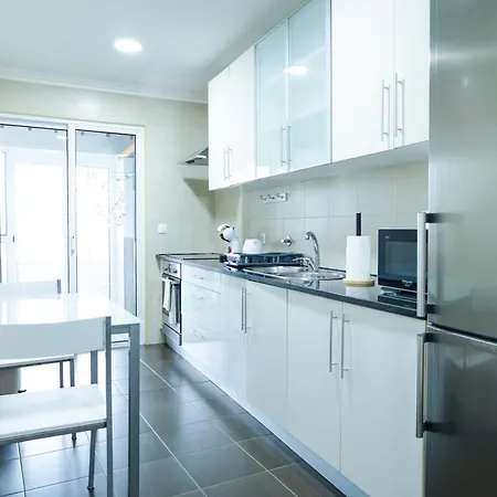 Avenida House 1 *